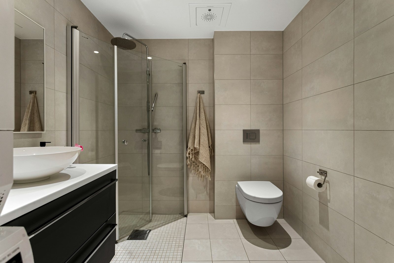 Ensuite shower room cleaned and polished